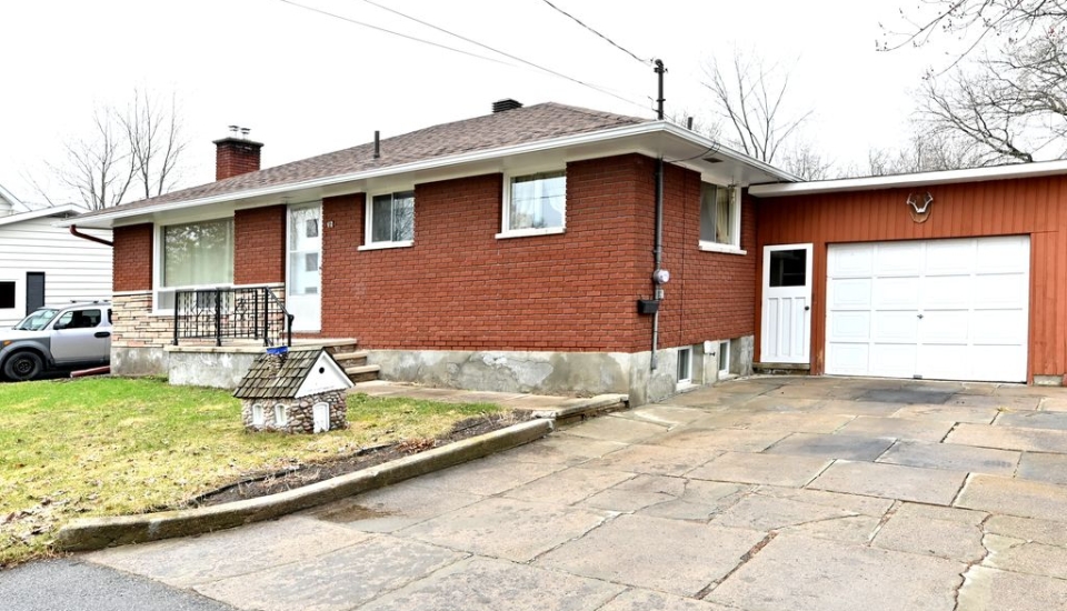 Lori Ingram Real Estate 62 Addie Street, Arnprior