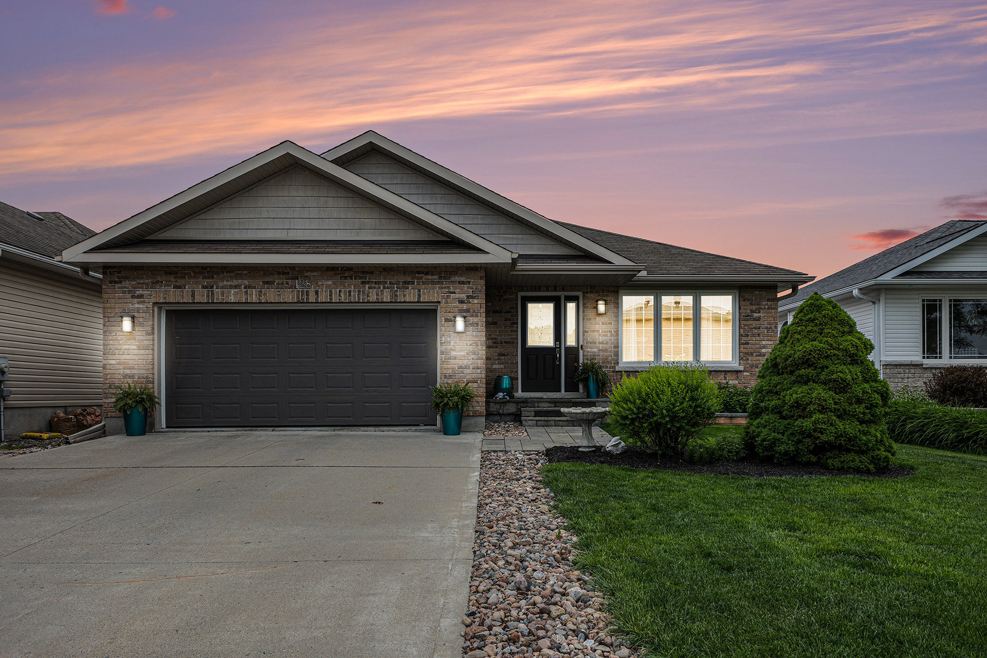 001_128_mclachlin_street-2-twilight_858