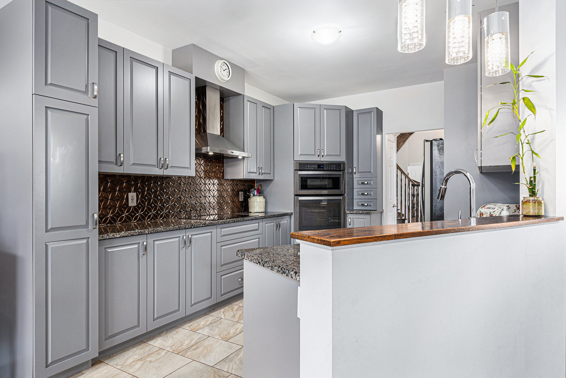 010_152_desmond_tru_20_524