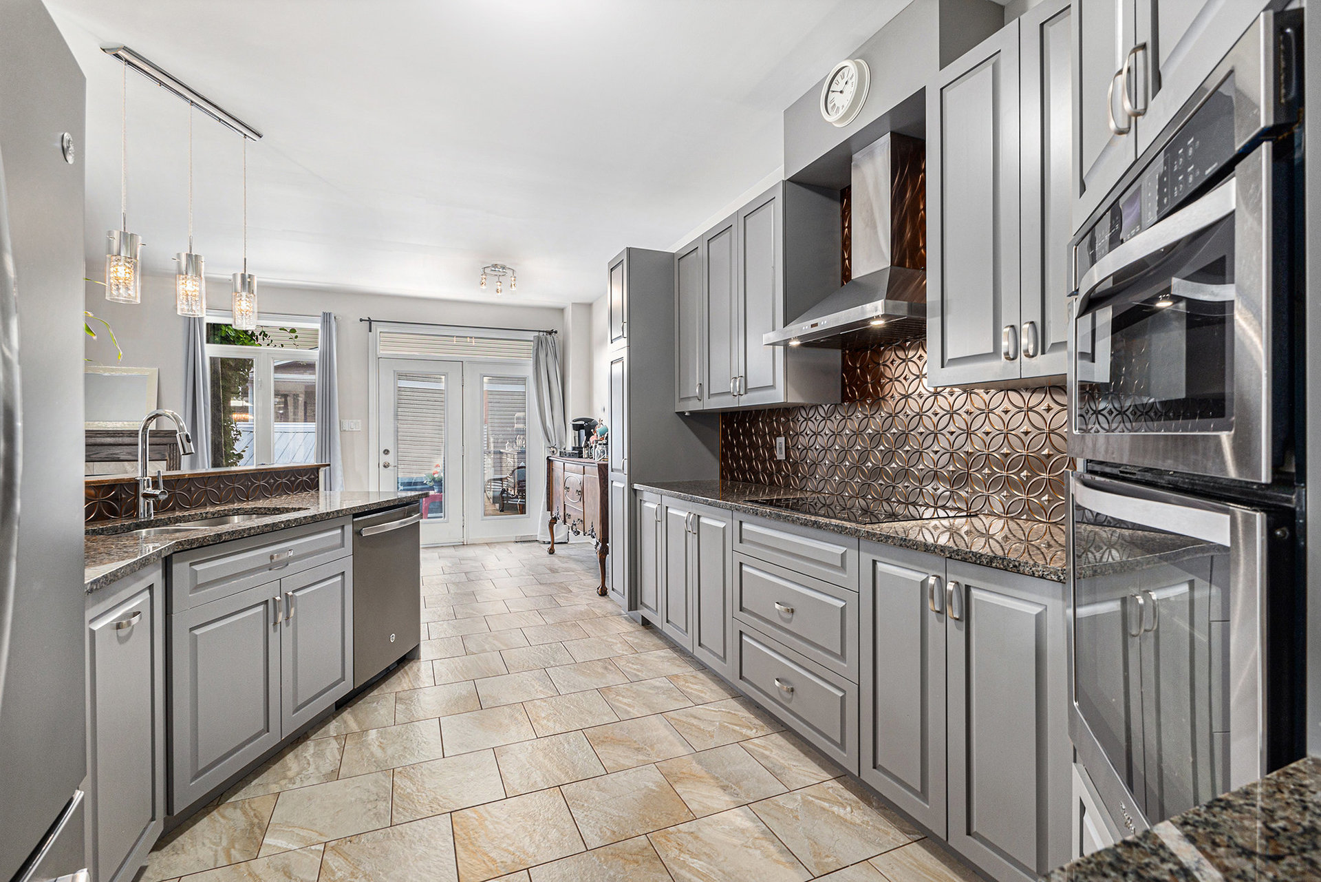 012_152_desmond_tru_22_182