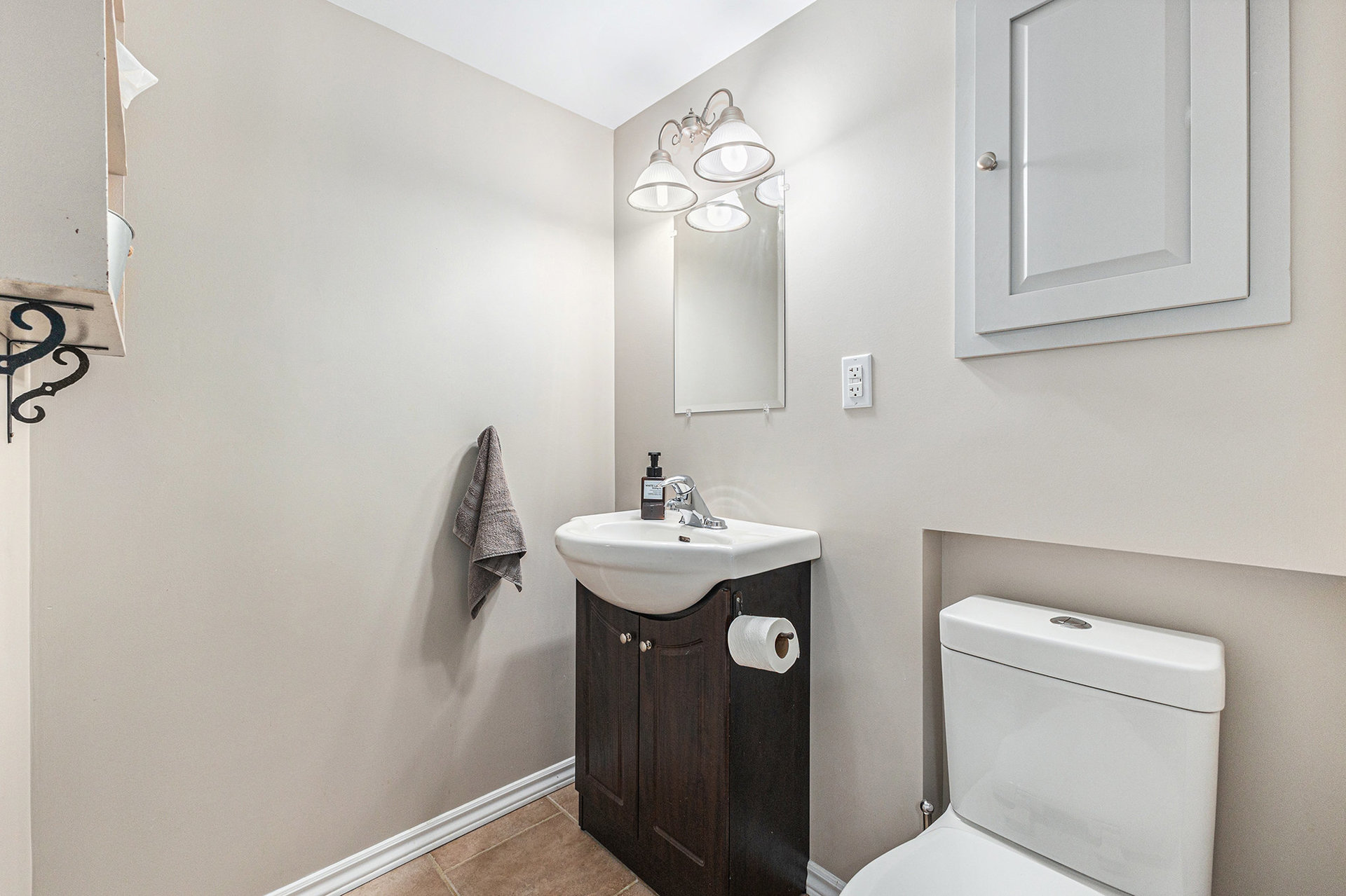 025_152_desmond_tru_3_891