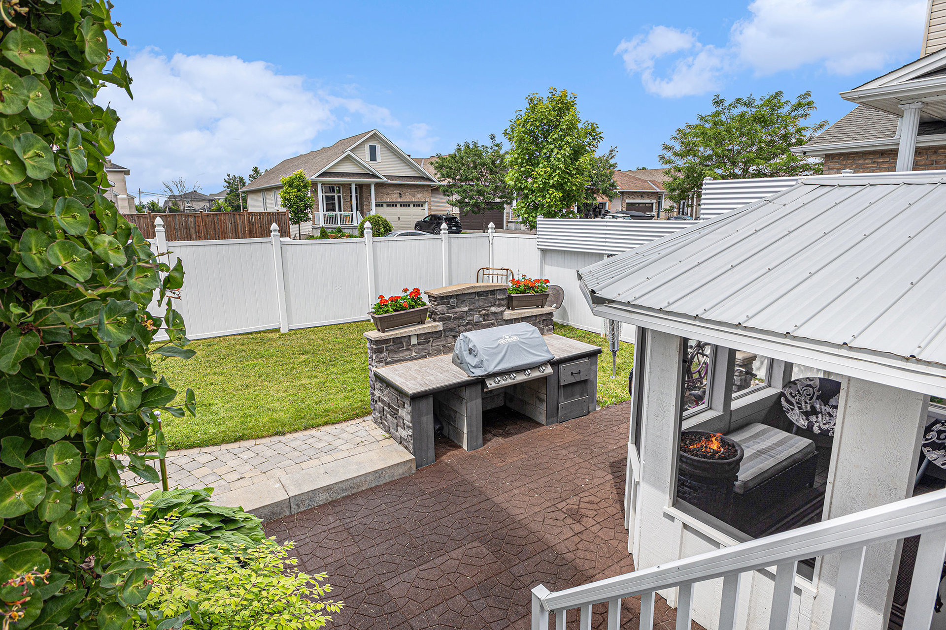 029_152_desmond_tru_25_291