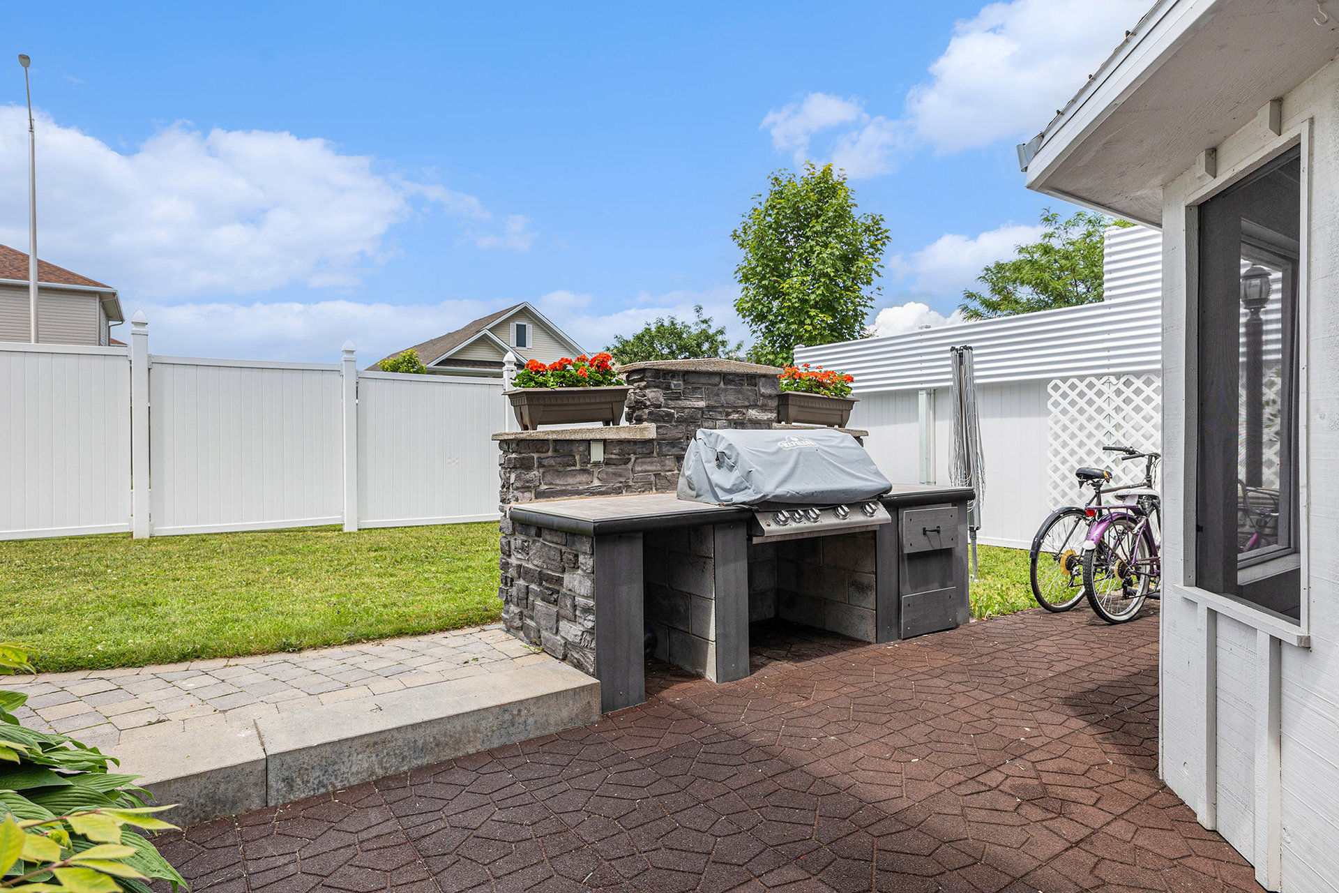 031_152_desmond_tru_27_31